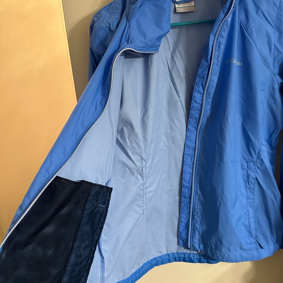 Columbia Women’s Large Rain Windbreaker - Picture 4 of 4